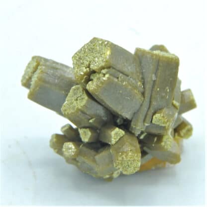 Un petit bijou que ce spécimen minéralogique corrézien ! Un groupe de cristaux brillants de pyromorphite sans choc et d’un beau vert sombre. Superbe qualité pour ce spécimen de la mine des Farges à Ussel dans le département de la Corrèze.