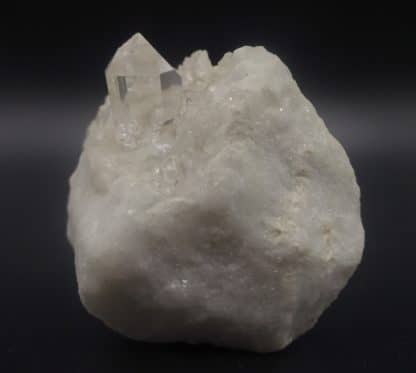 Cristaux de quartz sur marbre blanc, Carrare, Italie.