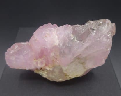 Quartz rose cristallisé, Lavra da Ilha, Taquaral, Minas Gerais, Brésil.