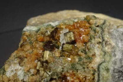 Vésuvianite (idocrase), Vésuve, Italie.