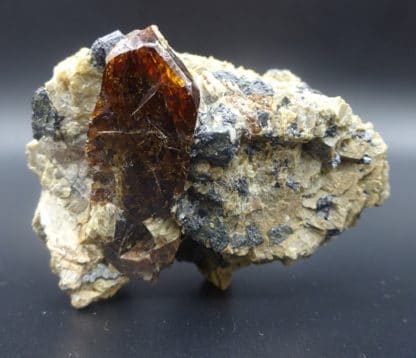 Zircon en provenance de Larvik, Vestfold, Norvège.