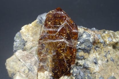 Zircon en provenance de Larvik, Vestfold, Norvège.