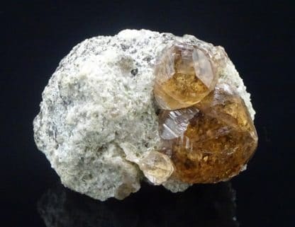 Grenat hessonite, Asbestos, Québec, Canada.