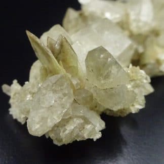 Titanite (sphène) sur quartz, Martigny, Valais, Suisse.