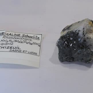 Tourmaline noire dans du Quartz, Chizeuil, Saône-et-Loire.