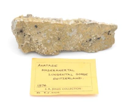 Anatases et quartz, Lugental, Maderanertal, Suisse.