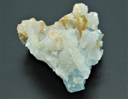 Fluorine bleue sur Quartz, Le Burc (Le Burg), Tarn, France.