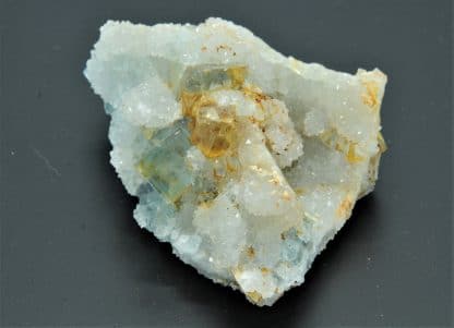 Fluorine bleue sur Quartz, Le Burc (Le Burg), Tarn, France.