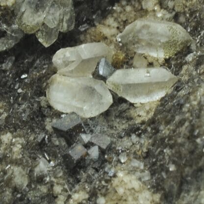 Anatases et Quartz, Thusis, Grisons, Suisse.