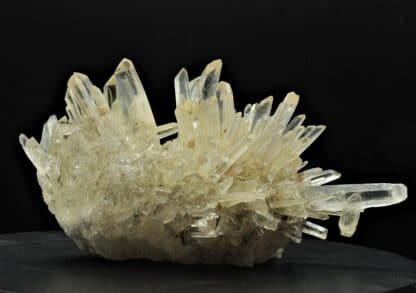 Quartz avec une macle de la Gardette (ou du Japon), Les Rivoirands, Vizille, Isère.