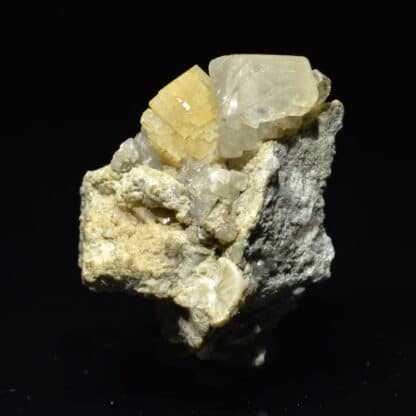 Calcite et chabazite, Glacier de Miage, val d'Aoste, Italie.