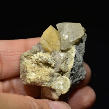 Calcite et chabazite, Glacier de Miage, val d'Aoste, Italie.