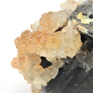 Hémimorphite blanche sur Cérusite, M’Fouati, Congo, Afrique.