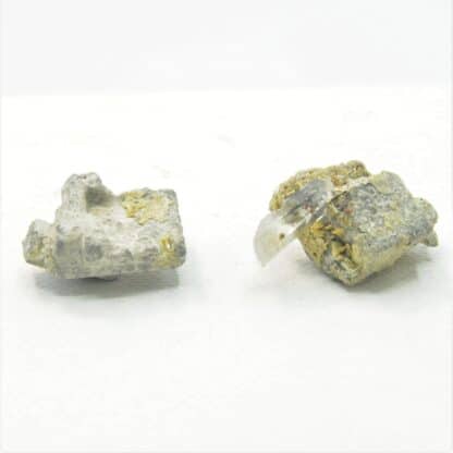 Wulfénite, Hydrocérusite, Galène et Quartz, Griessertal, Uri, Suisse.