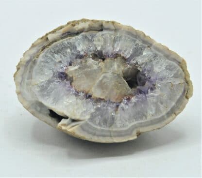 Amethystdruse, Calcit einschliessend in Achatkugel (Quartz, Calcite, Agate), Brésil.