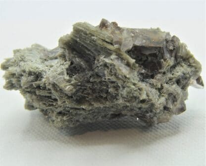 Ferroaxinite (Axinite) et Epidote, Bourg d’Oisans, Oisans, Isère.