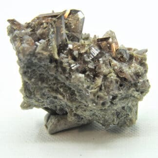 Ferroaxinite (Axinite) et Epidote, Bourg d’Oisans, Oisans, Isère.