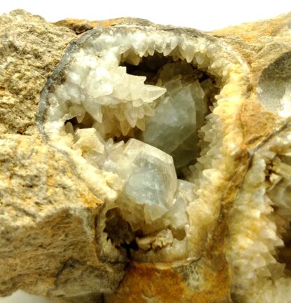 Célestine (Célestite) bleue et Calcite, Conliège, Lons-le-Saunier, Jura.