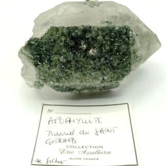 Apophyllite sur Quartz, Tunnel du Saint-Gothard, Suisse.