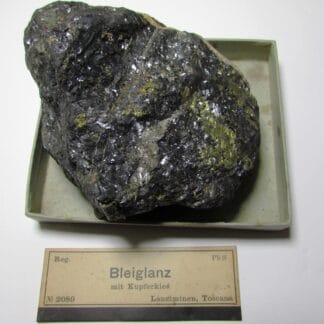 Galene-Bleiglanz-chalcopyrite-Kupferkies-Mines-de-Lanzi-Toscane-Italie