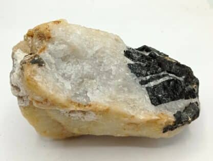 Tourmaline (Schorl), Beauchaud, Forez, Puy-de-Dôme, Auvergne.