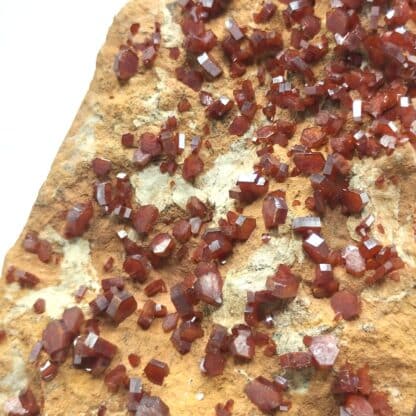 Vanadinite, Mibladen, Maroc.