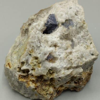 Fluorite et Bayldonite, La Verrière, Les Ardillats, Rhône.