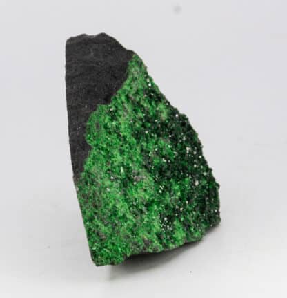 Ouvarovite, Saranovskoye, Oural, Russie.