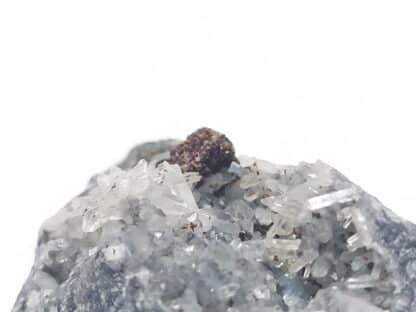 Arsendescloizite et quartz, Tsumeb, Namibie.