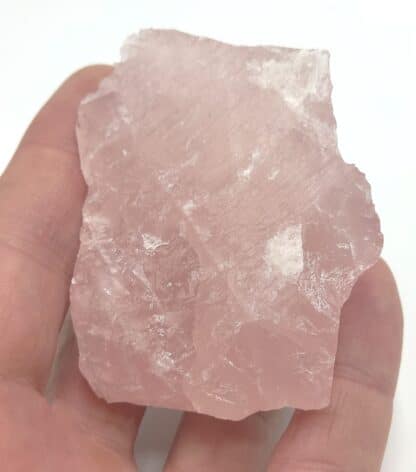 Bloc massif de quartz rose, Madagascar.