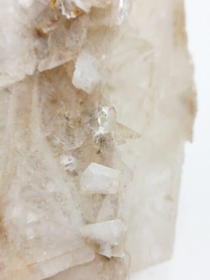 Calcite type "Paperspath" et adulaire, Rueras, Tujetsch, Suisse.