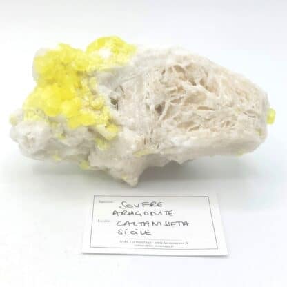 Soufre natif et Aragonite, Caltanissetta, Sicile, Italie.