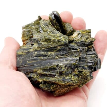 Cristaux d'Epidote provenant de Madagascar.