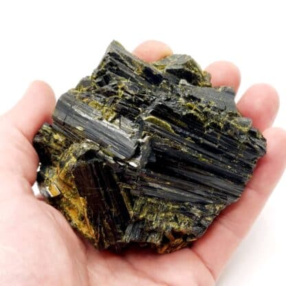 Cristaux d'Epidote provenant de Madagascar.