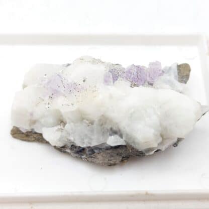 Fluorine violette sur Calcite, Propiac, Drôme.